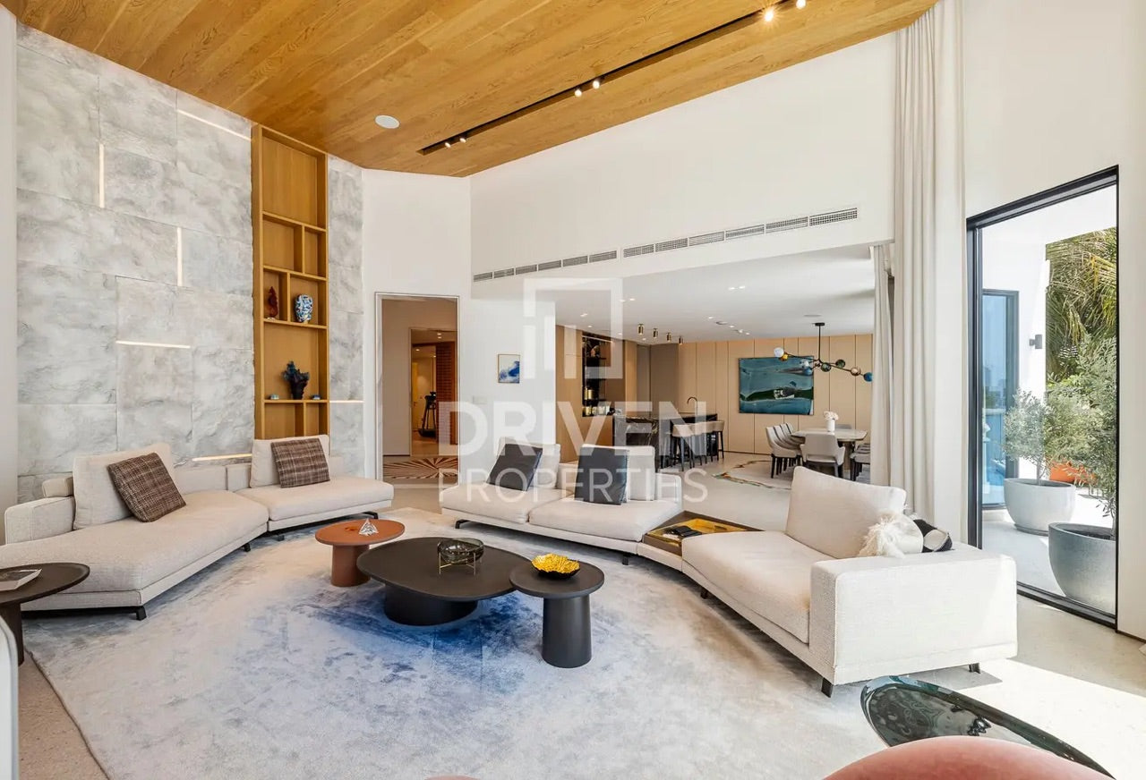 The pinnacle of class and luxury on frond M